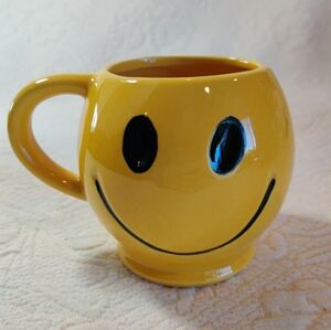 Vintage  1971 McCoy Ceramic Pottery Smiley Happy Face Coffee Cup Mug Yellow